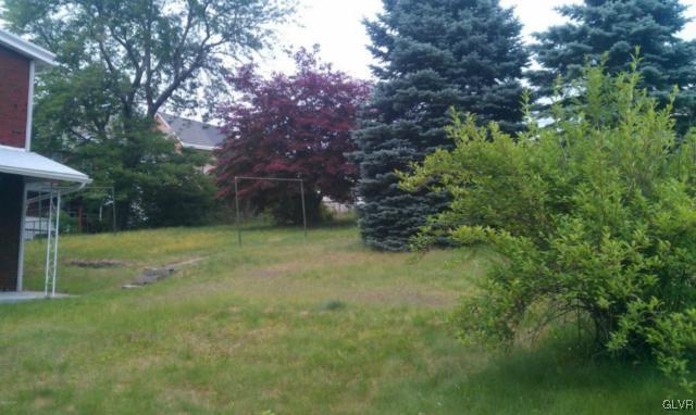 216 East Ruddle Street Coaldale, PA 18218 - Photo 5 of 8 a backyard of a house with lots of green space
