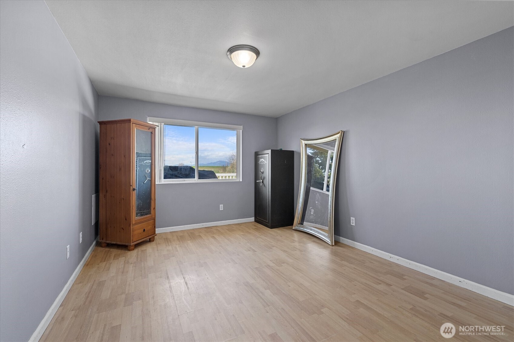 17771 Dunbar Road Mount Vernon, WA 98273 - Photo 20 of 38 an empty room with wooden floor and windows