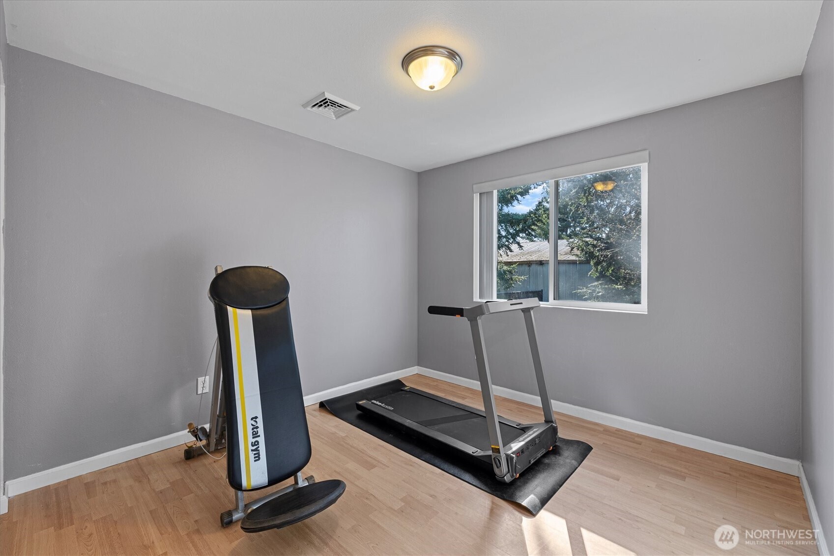 17771 Dunbar Road Mount Vernon, WA 98273 - Photo 21 of 38 a room with gym equipment