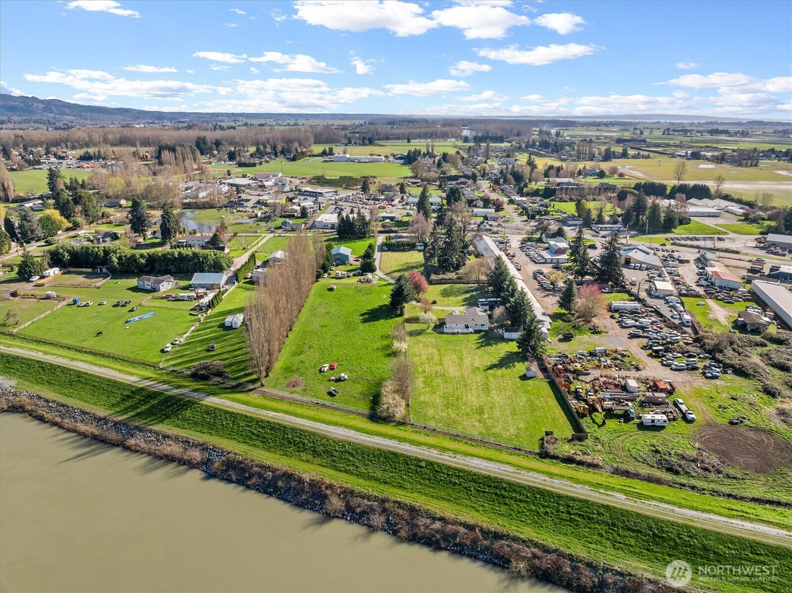 17771 Dunbar Road Mount Vernon, WA 98273 - Photo 29 of 38 an aerial view of a city