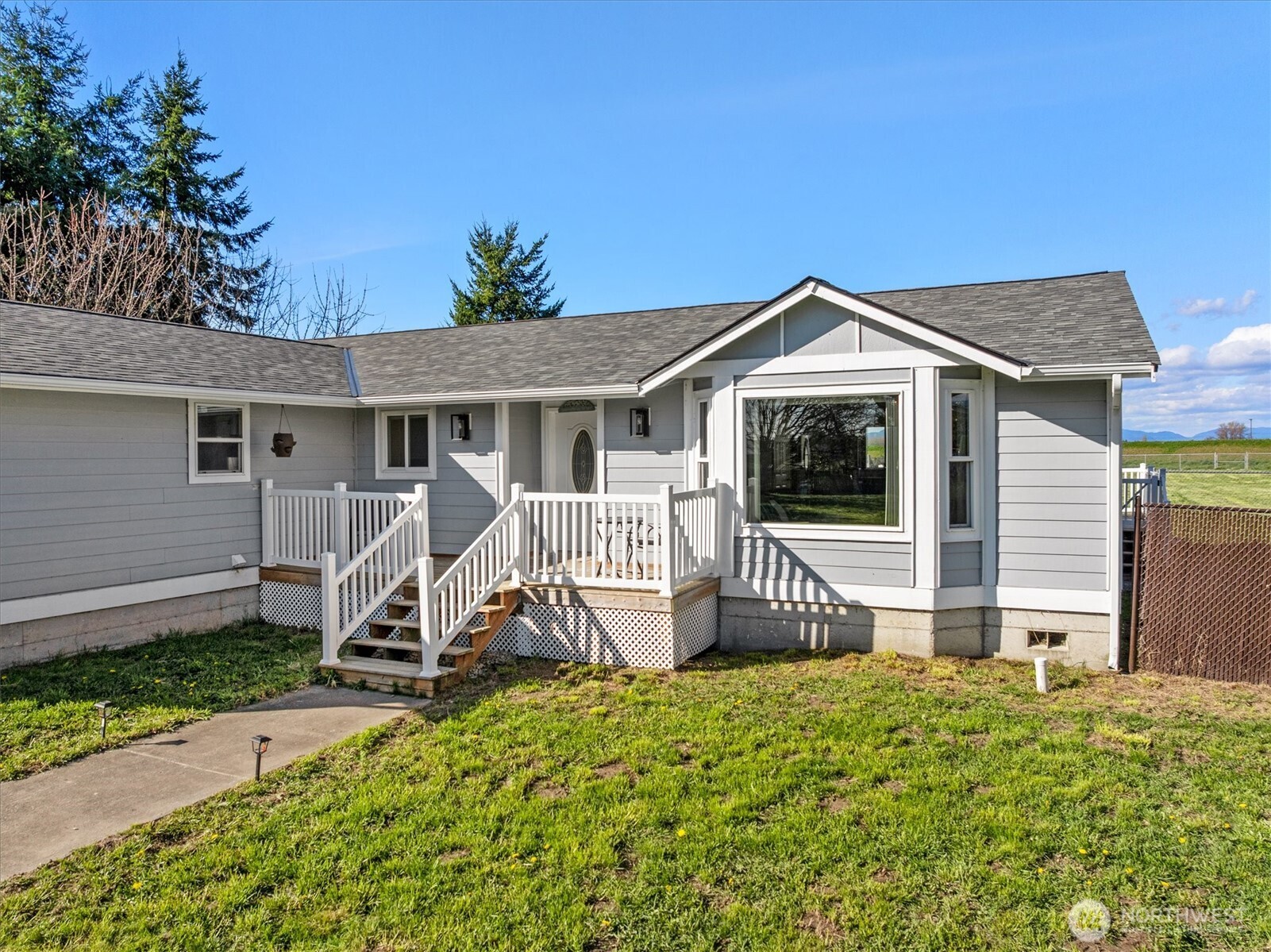 17771 Dunbar Road Mount Vernon, WA 98273 - Photo 38 of 38 a front view of a house with a garden
