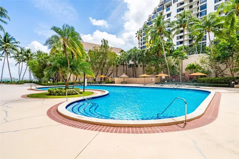 $595,000 | 540 Brickell Key Drive, Unit 1021, Miami, FL 33131