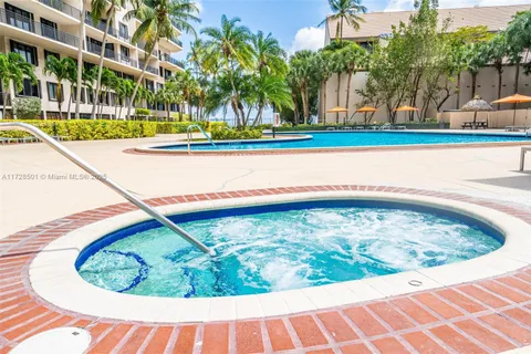 $595,000 | 540 Brickell Key Drive, Unit 1021, Miami, FL 33131