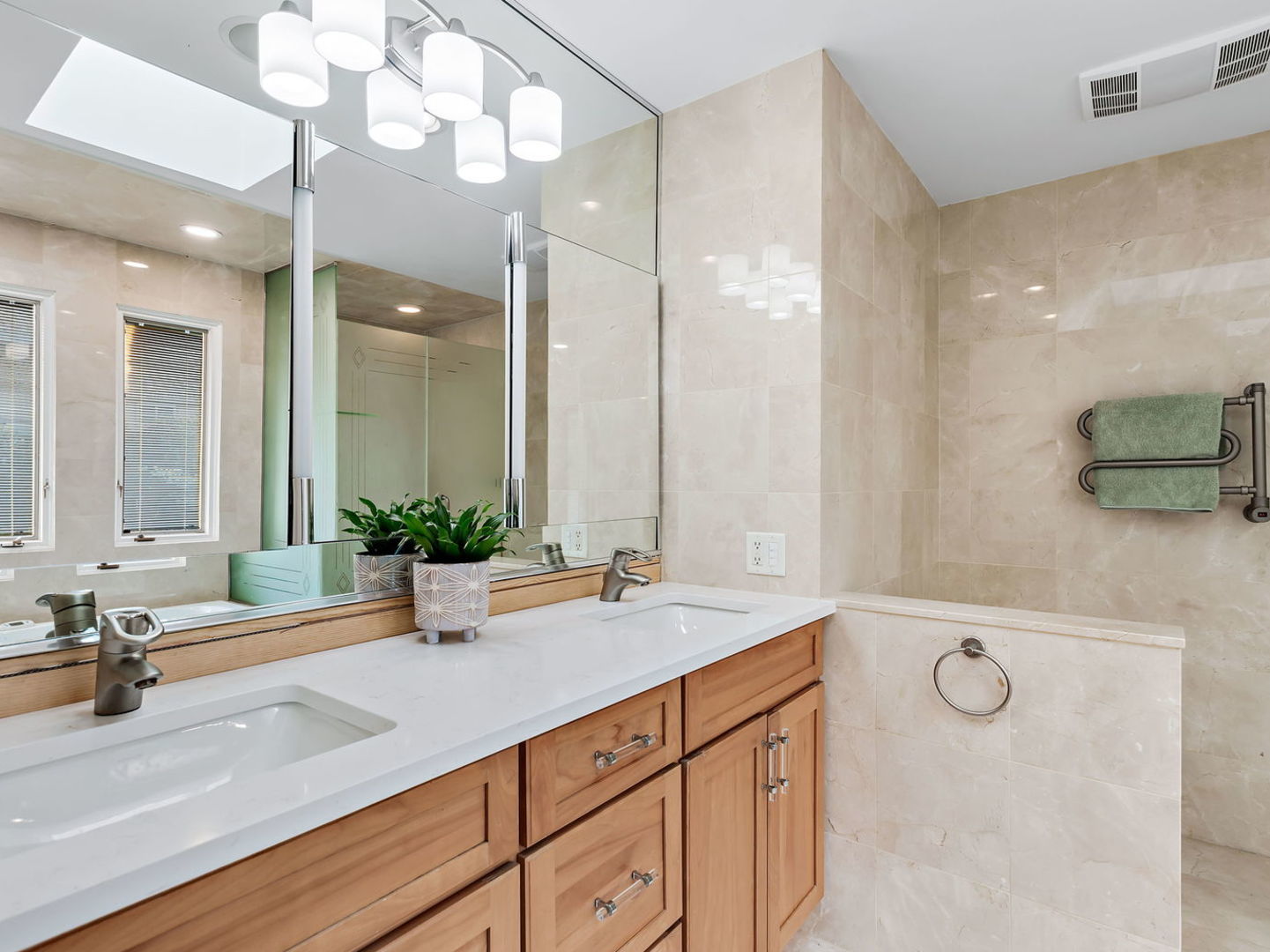 730 Valley Road Lake Forest, IL 60045 - Photo 16 of 33 a bathroom with a tub sink and mirror