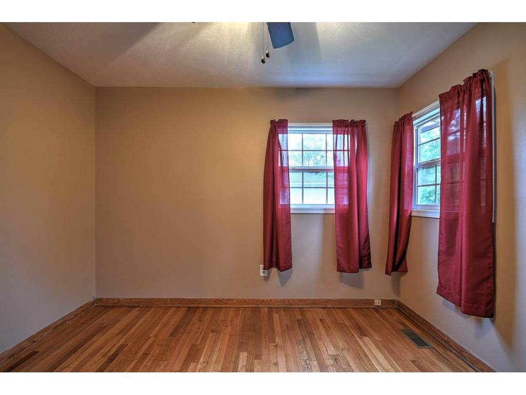 206 Hickory Road Bristol, TN 37620 - Photo 15 of 25 Photo 15