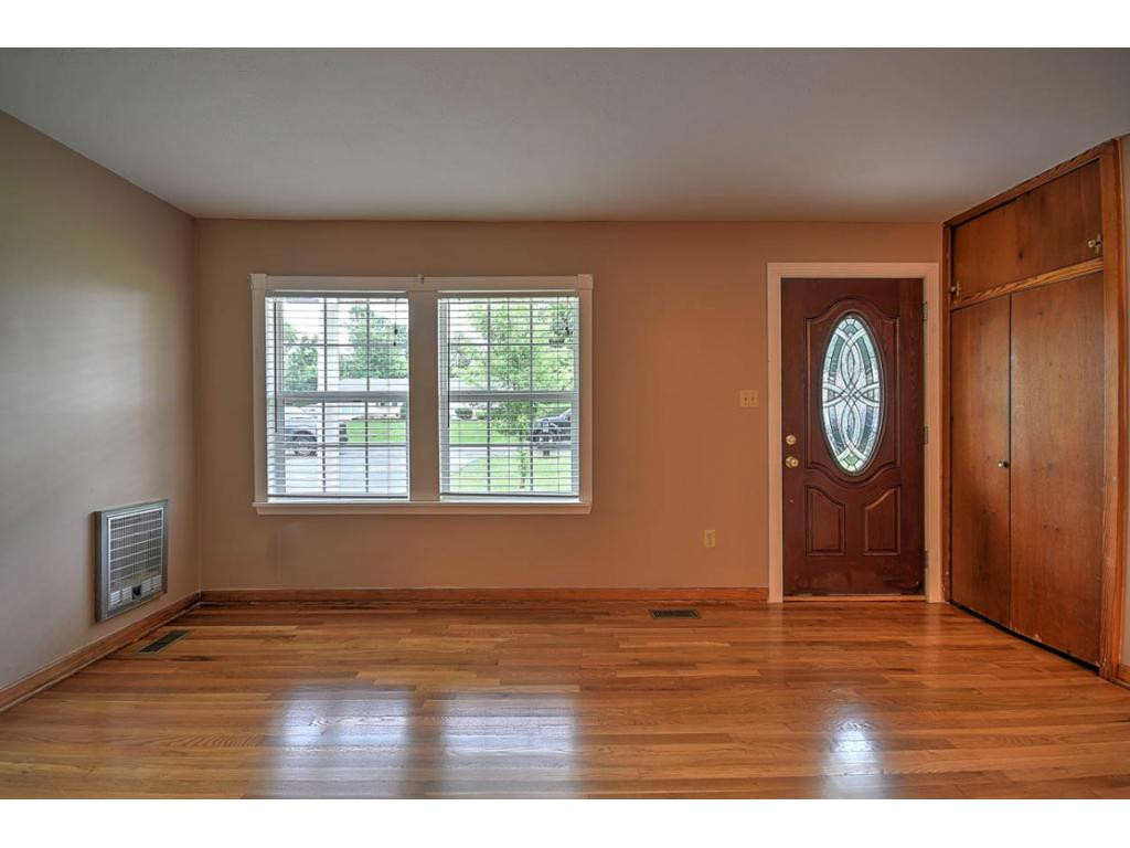 206 Hickory Road Bristol, TN 37620 - Photo 3 of 25 Photo 3