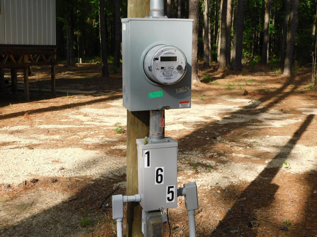 165 Rosewood Road Springhill, LA 71075 - Photo 9 of 27 a view of a house with a sink and outdoor seating