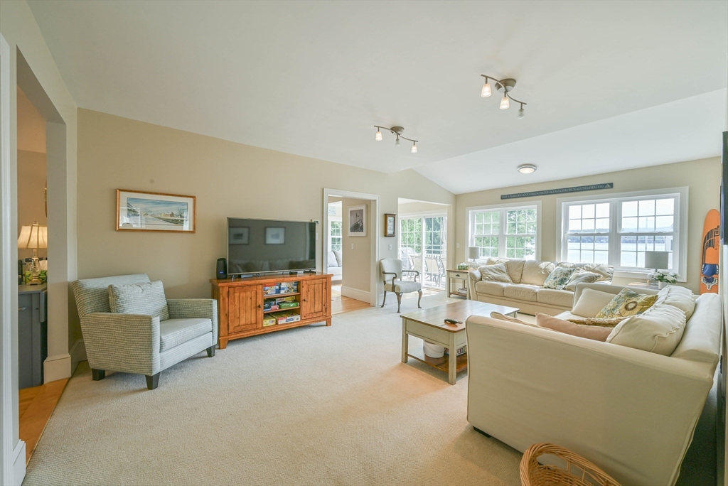261 Thompson Road Webster, MA 01570 - Photo 13 of 42