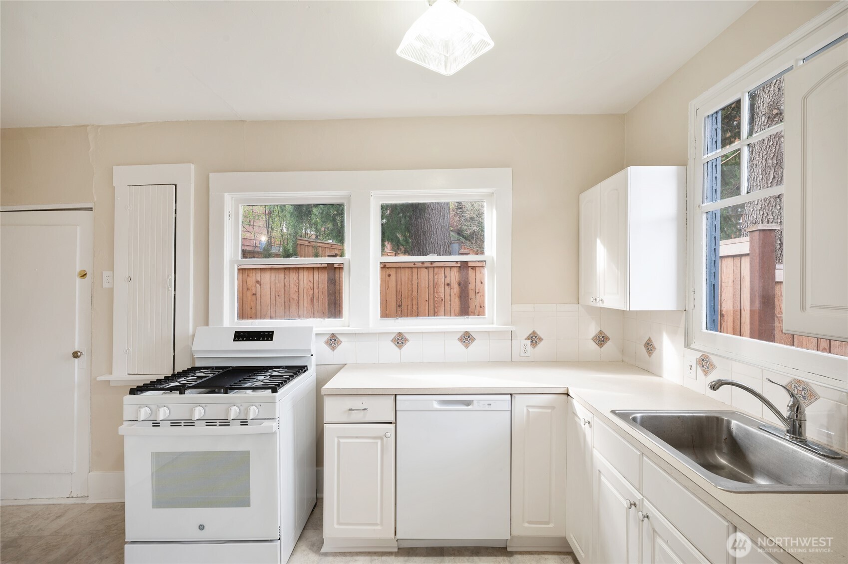 1425 Palm Avenue Southwest Seattle, WA 98116 - Photo 16 of 23 a kitchen that has a sink and a stove in it