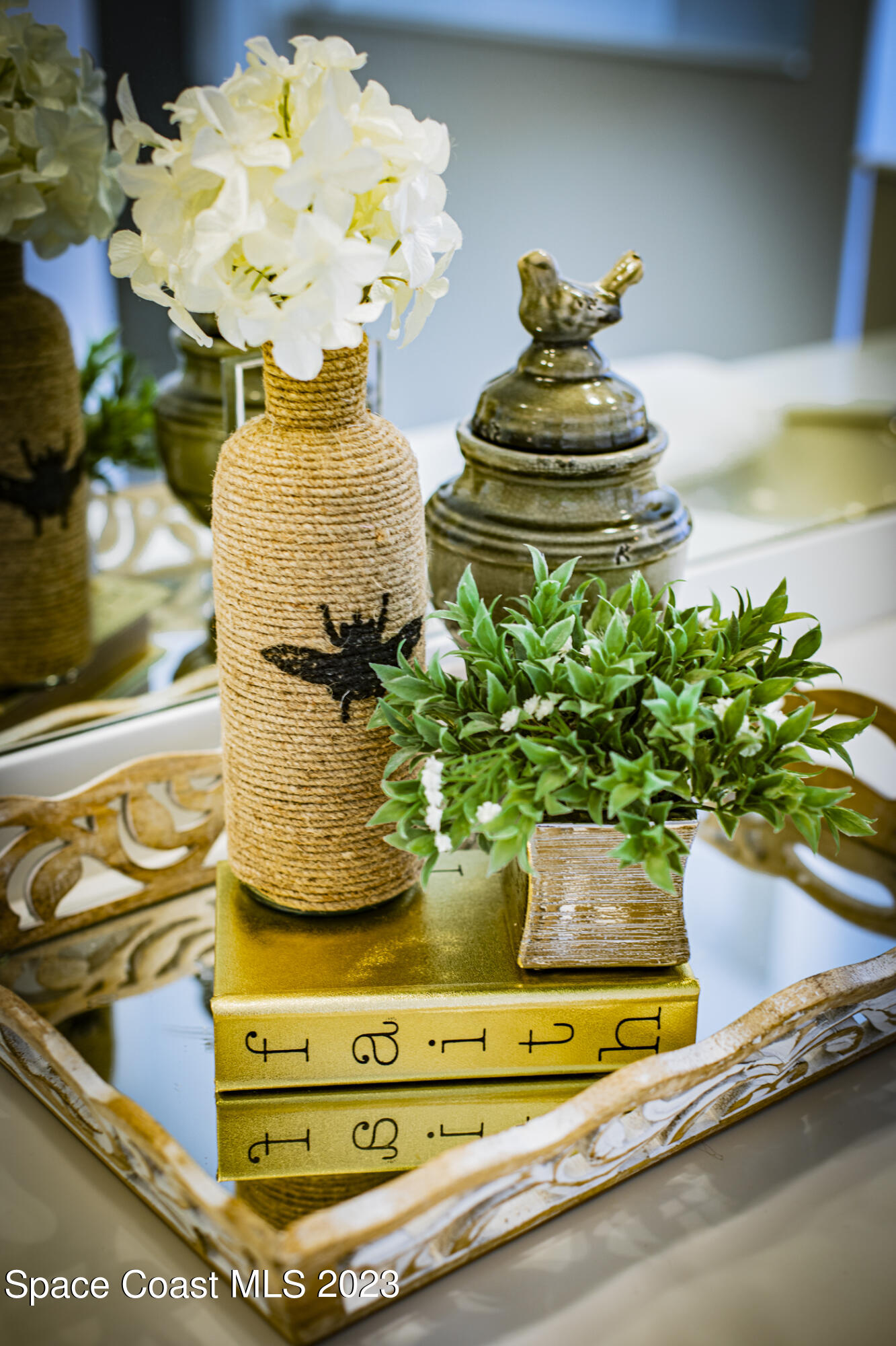 3102 Galindo Circle Melbourne, FL 32940 - Photo 24 of 31 a vase of flowers sitting on a table