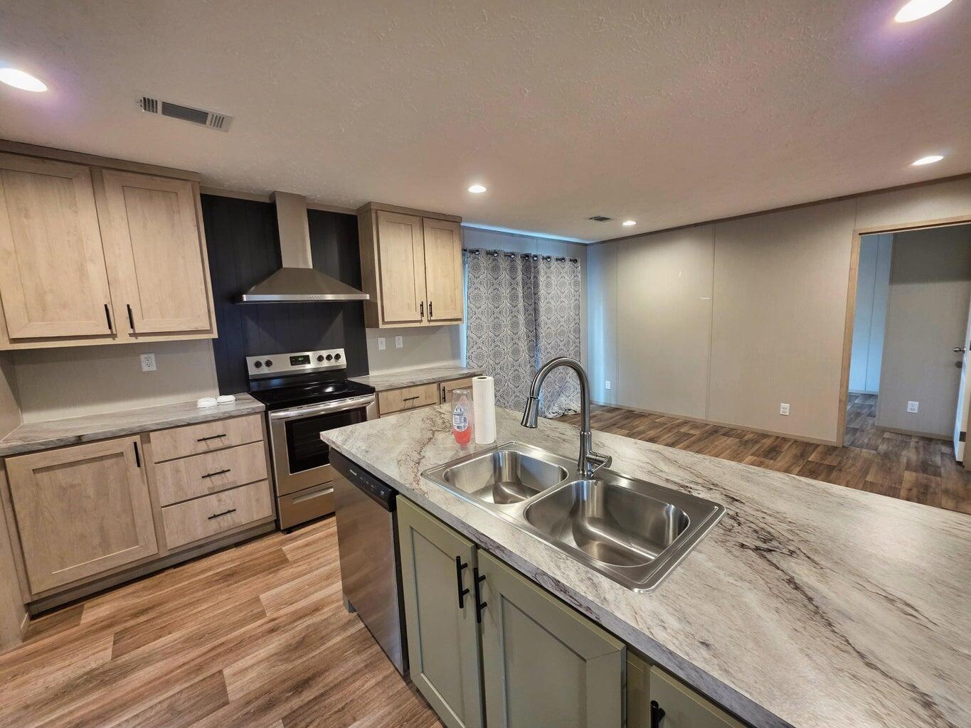 1014 Hull Lane Williston, SC 29853 - Photo 4 of 15 20260111211136605713000000-o