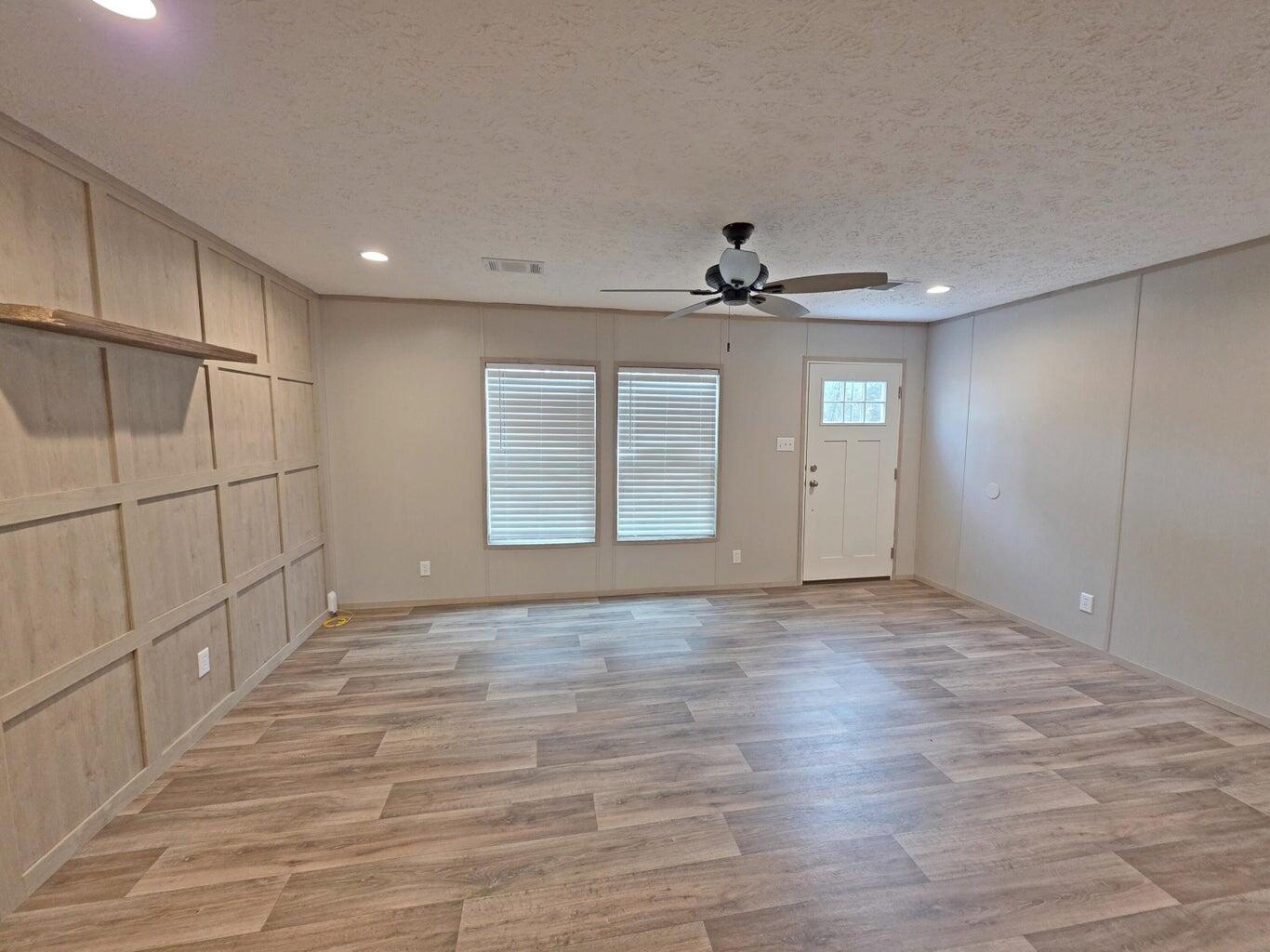 1014 Hull Lane Williston, SC 29853 - Photo 5 of 15 20260111211148504241000000-o