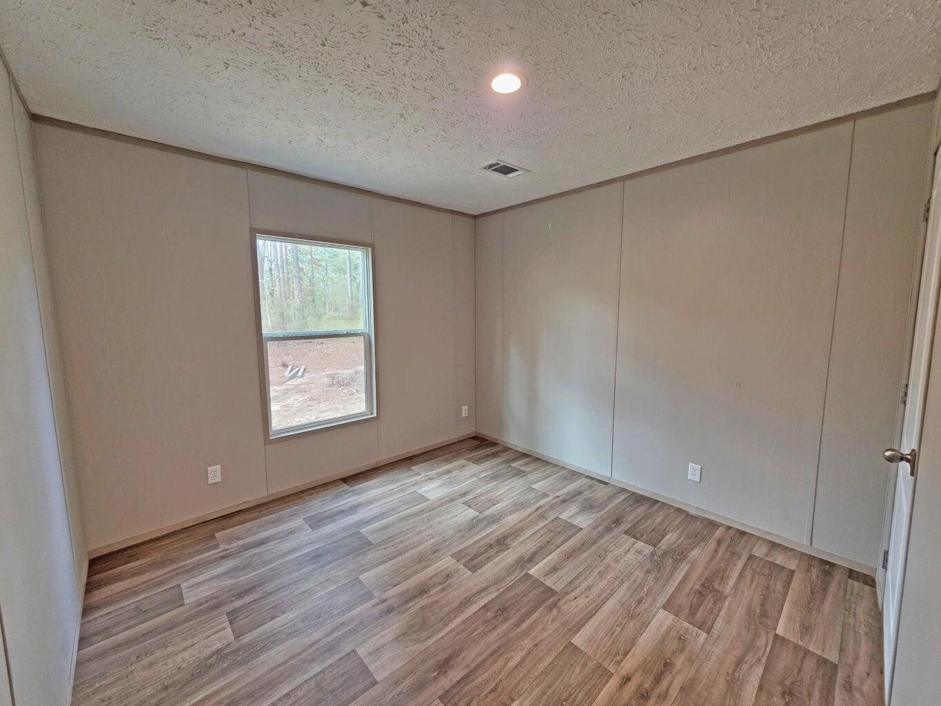 1014 Hull Lane Williston, SC 29853 - Photo 9 of 15 20260111211115147284000000-o