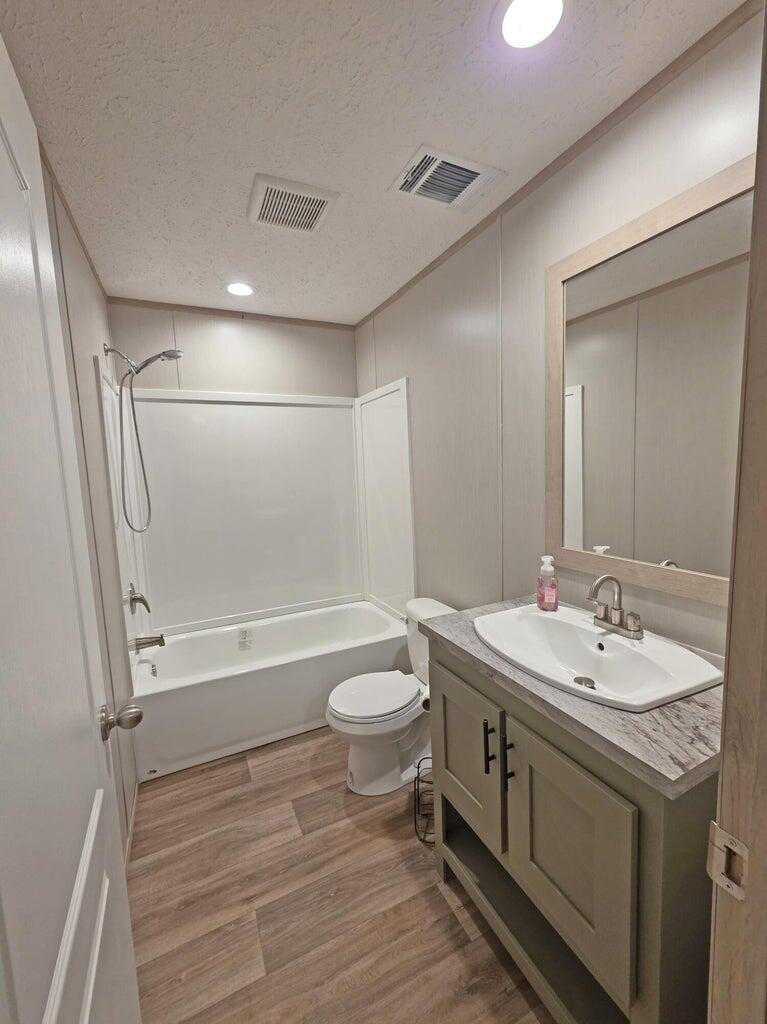 1014 Hull Lane Williston, SC 29853 - Photo 10 of 15 20260111211111172769000000-o