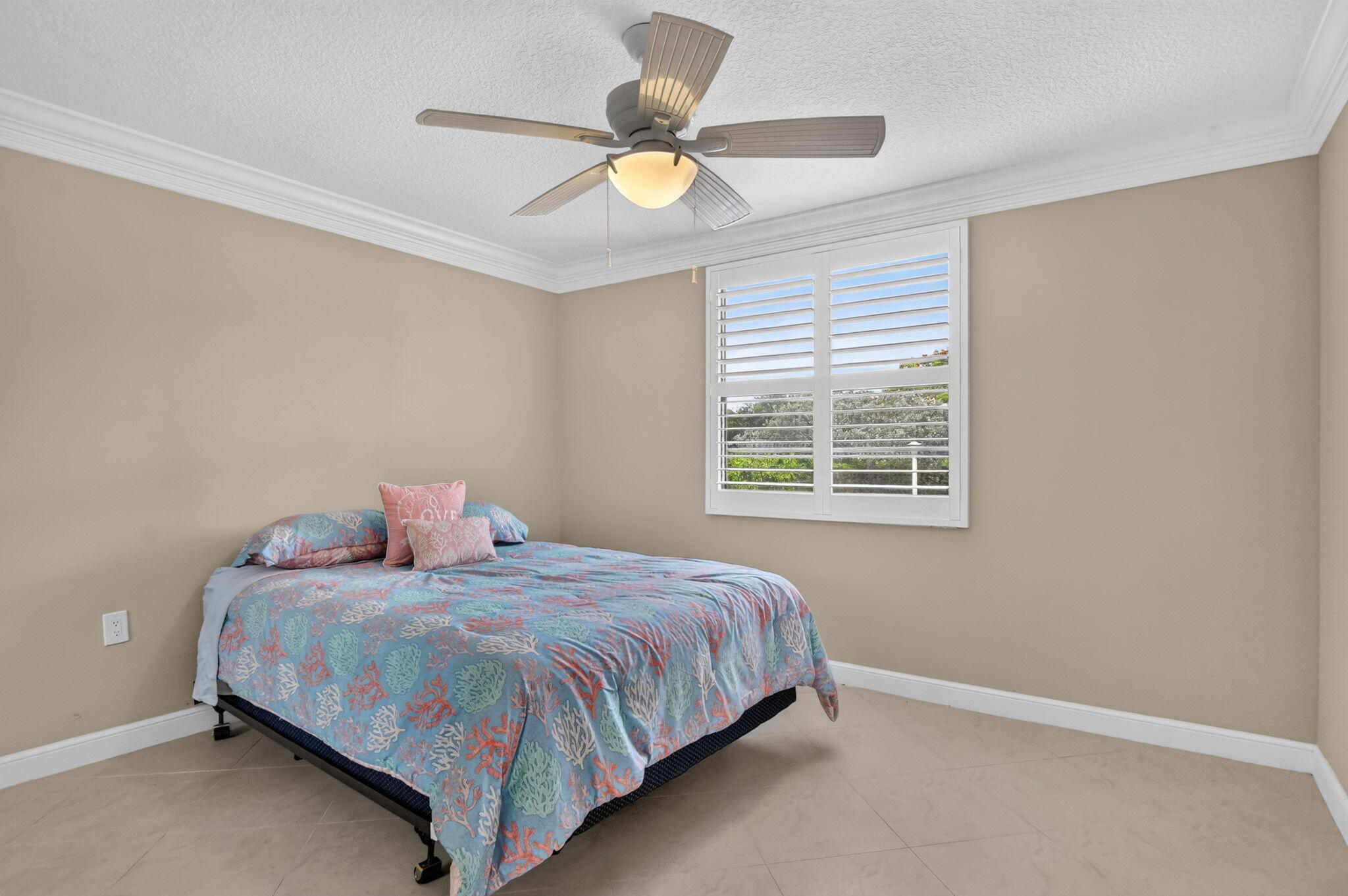6061 Balboa Circle, Unit 206 Boca Raton, FL 33433 - Photo 21 of 29 Secondary Bedroom