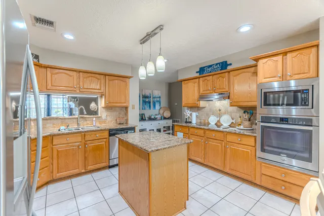 $2,850 | 13417 Bunker Hill Drive, Willis, TX 77318