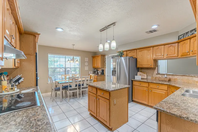 $2,850 | 13417 Bunker Hill Drive, Willis, TX 77318