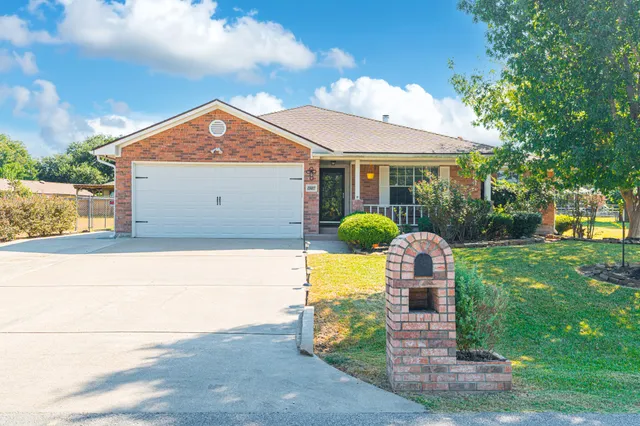 $2,850 | 13417 Bunker Hill Drive, Willis, TX 77318