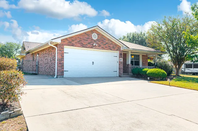 $2,850 | 13417 Bunker Hill Drive, Willis, TX 77318