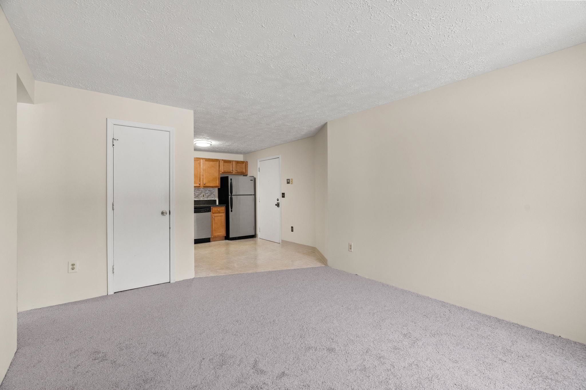 555 Calef Road, Unit 1 Manchester, NH 03103 - Photo 13 of 23