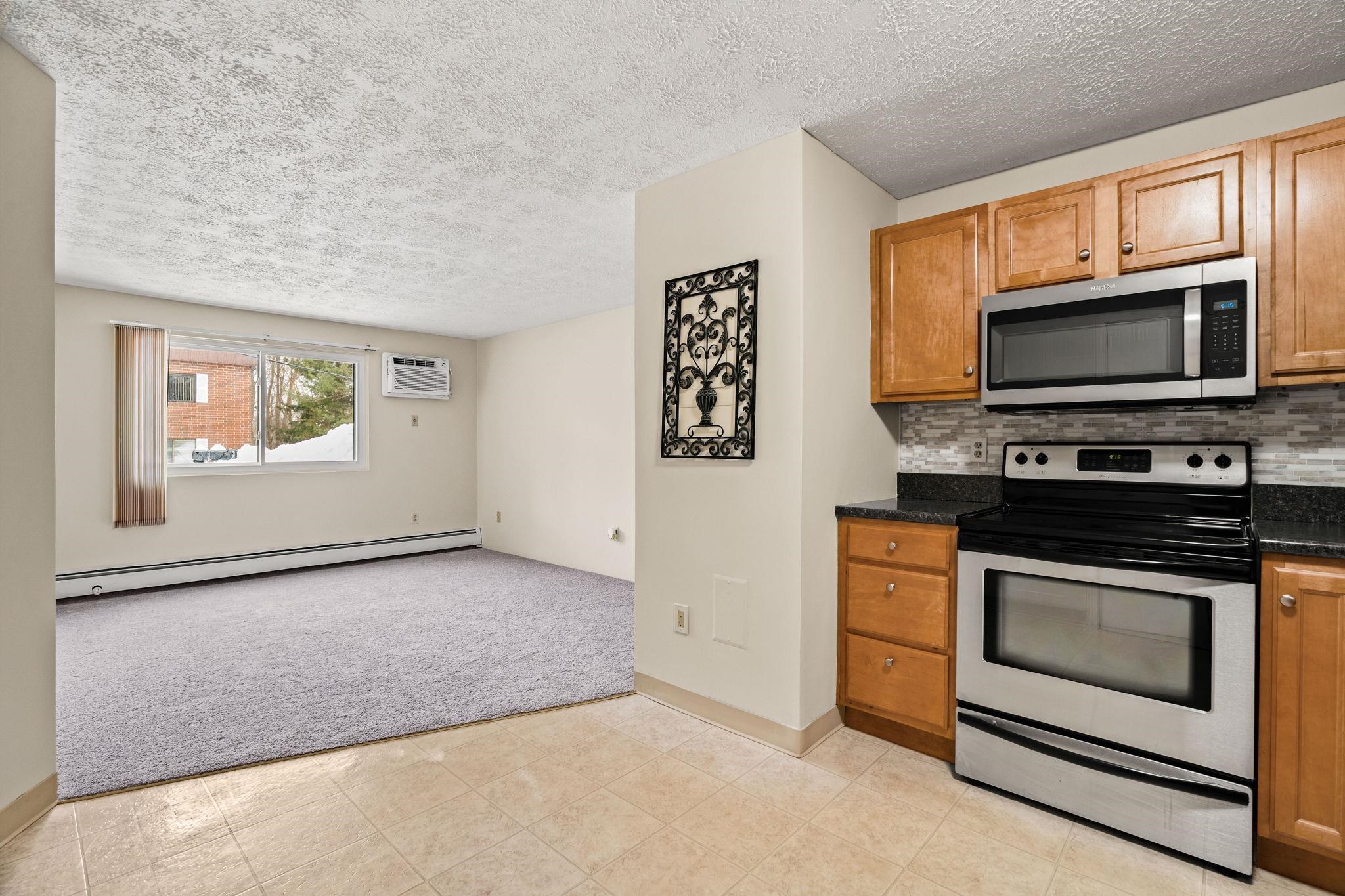 555 Calef Road, Unit 1 Manchester, NH 03103 - Photo 7 of 23