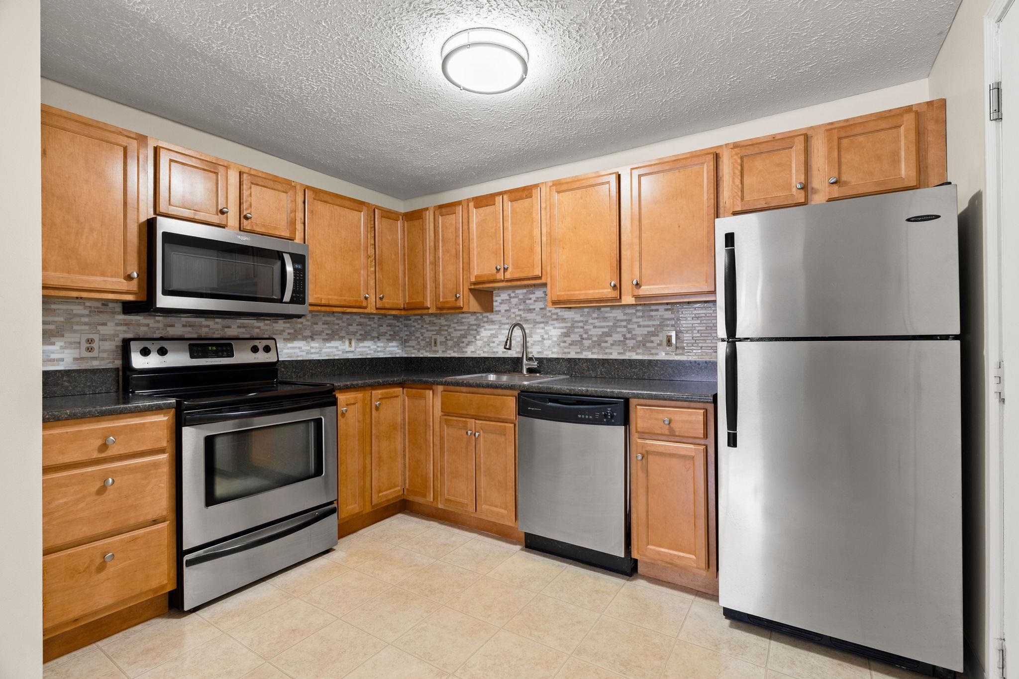 555 Calef Road, Unit 1 Manchester, NH 03103 - Photo 8 of 23