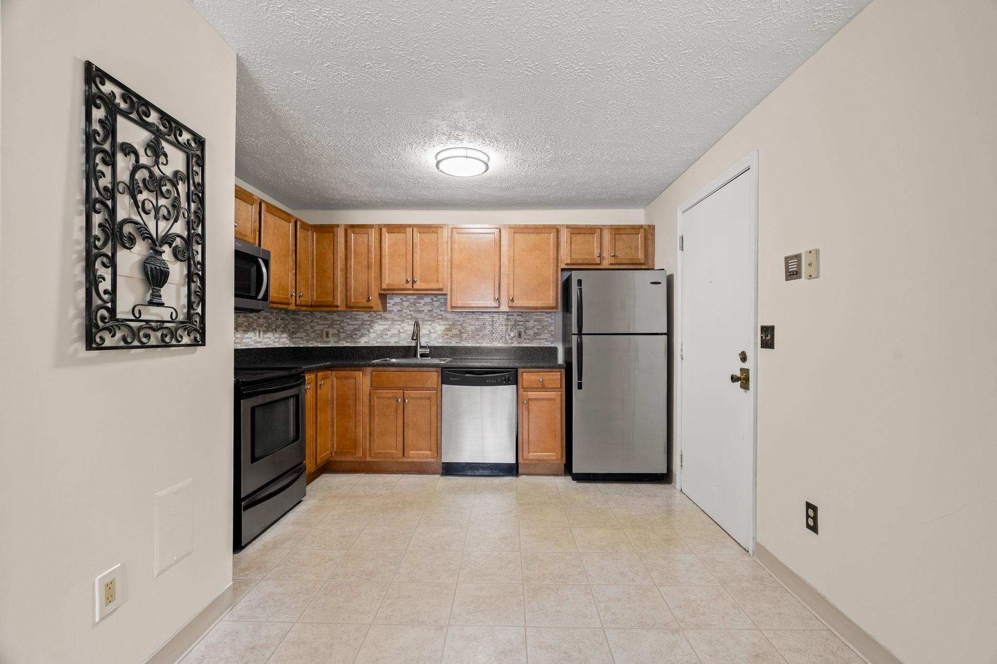 555 Calef Road, Unit 1 Manchester, NH 03103 - Photo 10 of 23