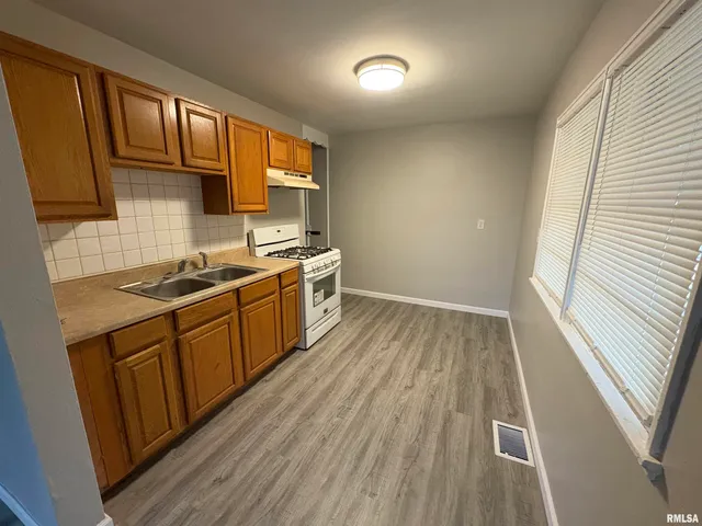 $1,199 | 2822 West Antoinette Street, Peoria, IL 61605