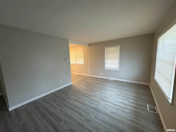 $1,149 | 2822 West Antoinette Street, Peoria, IL 61605