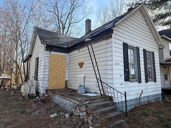 $10,000 | 1039 East William Street, Decatur, IL 62521