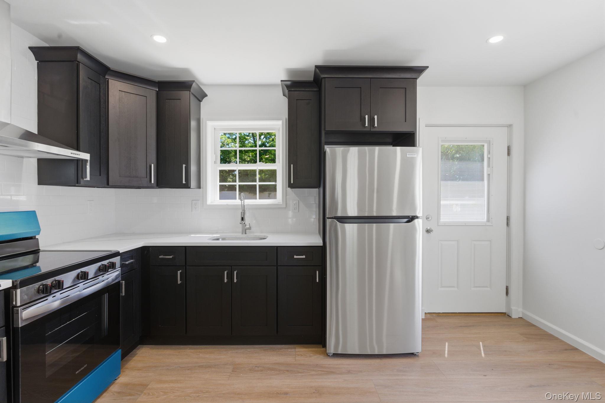 655 Post Avenue Bellport, NY 11713 - Photo 8 of 20