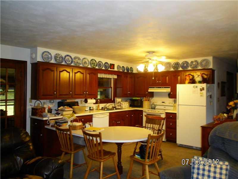 307 Longs Road Latrobe, PA 15650 - Photo 4 of 18 Kitchen.