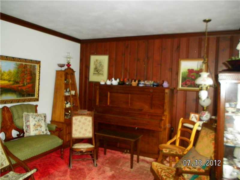 307 Longs Road Latrobe, PA 15650 - Photo 7 of 18 Living Room.