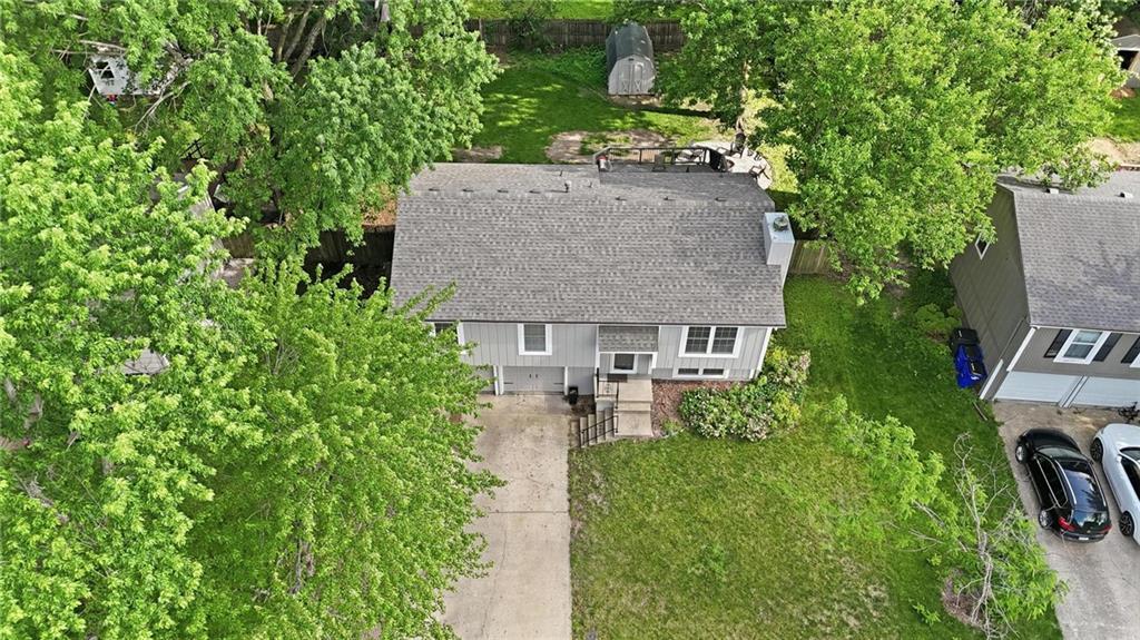 1037 South Valley Road Olathe, KS 66061 - Photo 2 of 7