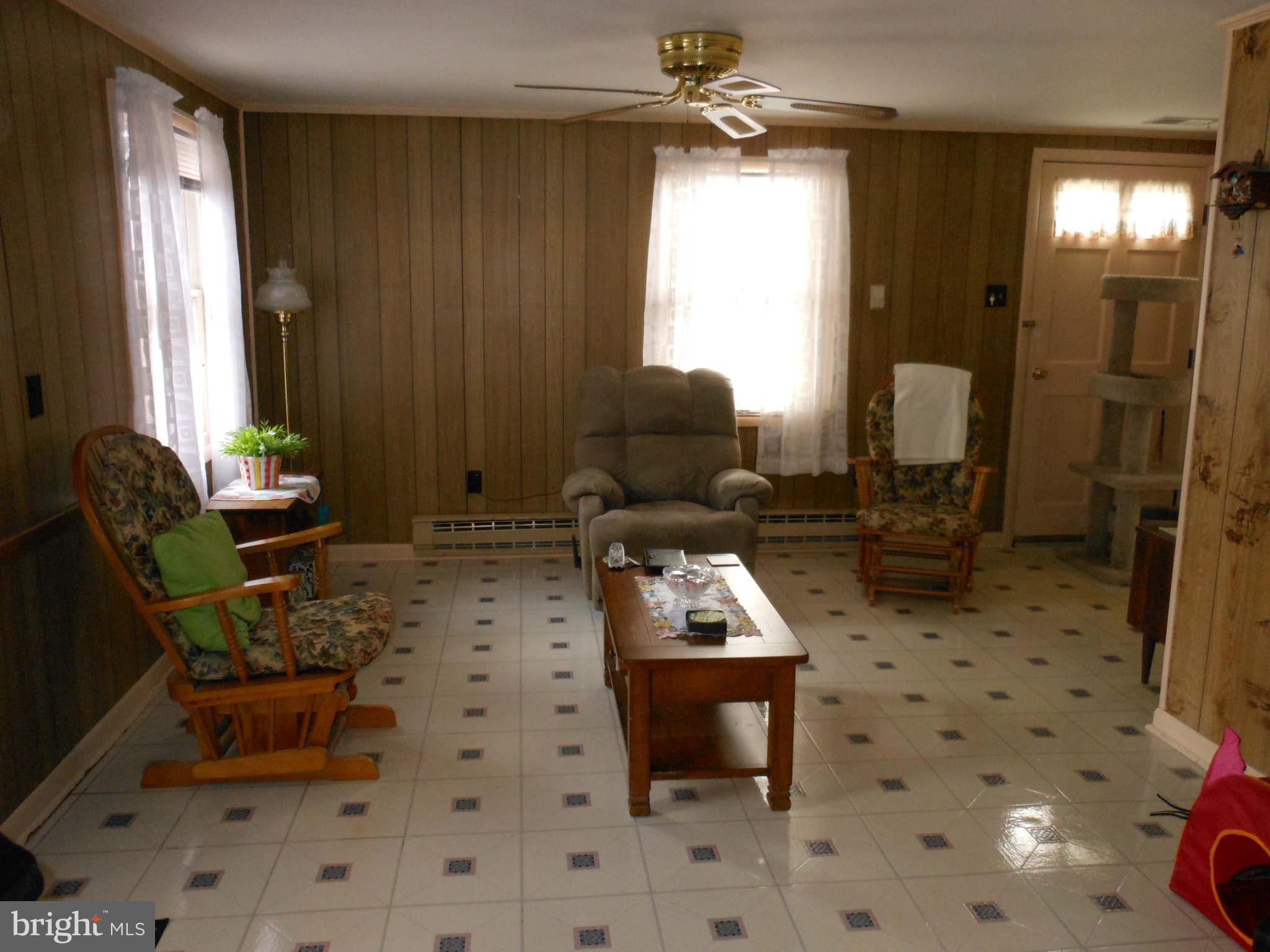 905 Oakleigh Beach Road Baltimore, MD 21222 - Photo 13 of 30 Family Room