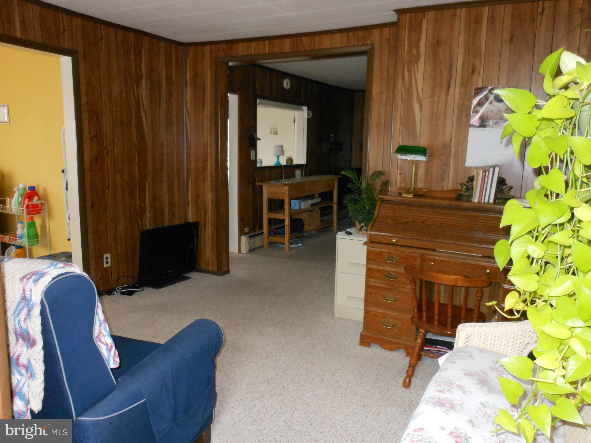 905 Oakleigh Beach Road Baltimore, MD 21222 - Photo 6 of 30 Living Room
