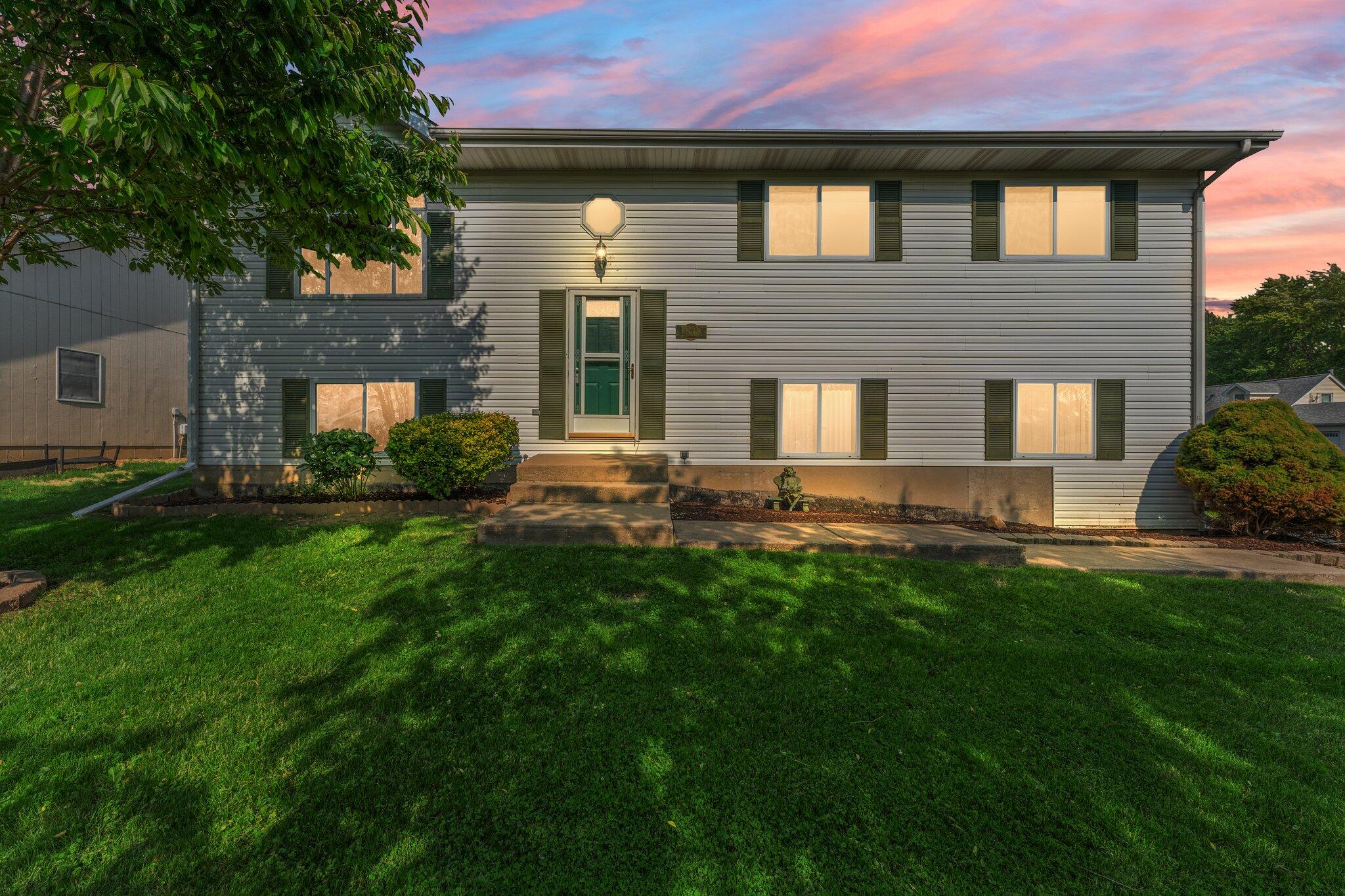 1807 Forest Ln  