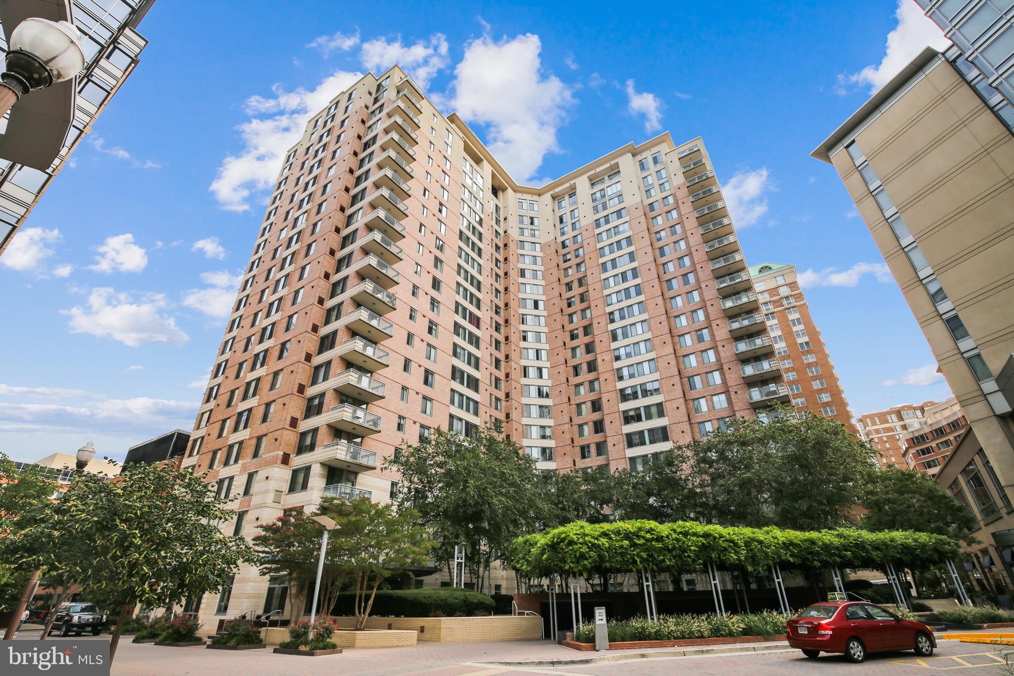 851 North Glebe Road, Unit 1505 Arlington, VA 22203 - Photo 29 of 85 Building Facade - 21 Stories w/ 411 Condo Units