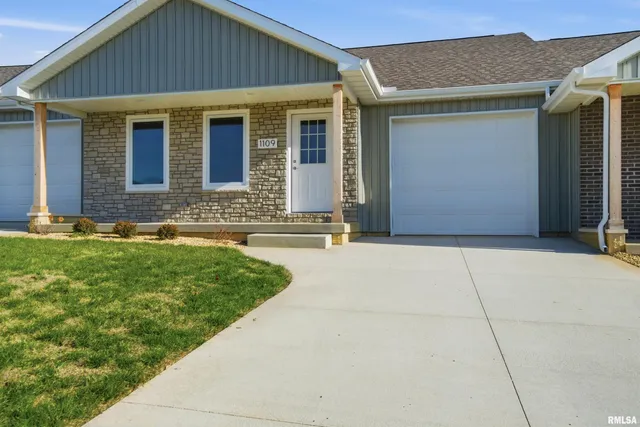 $275,000 | 1109 Lawson Street, Washington, IL 61571