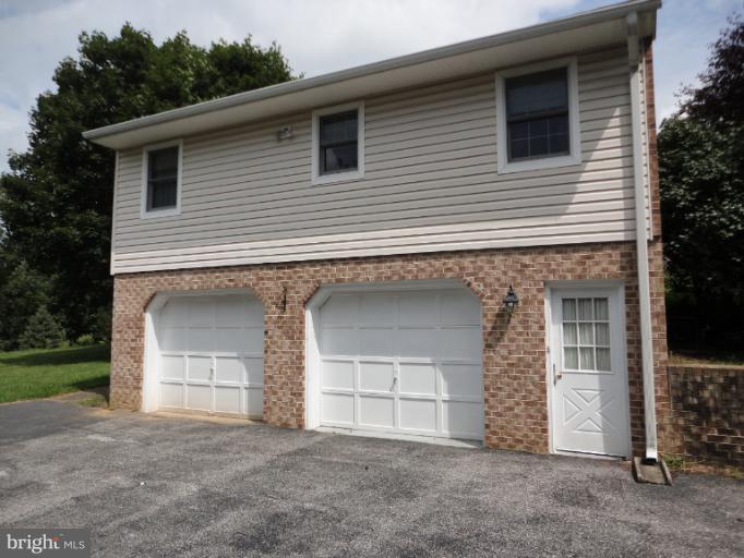 1228 Nottingham Road Westminster, MD 21157 - Photo 14 of 29 Side Load Garage
