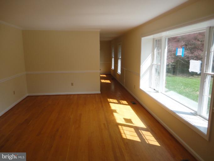 1228 Nottingham Road Westminster, MD 21157 - Photo 7 of 29 Living Room