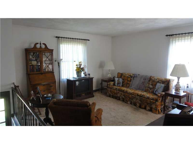 407 Ridge Avenue Derry, PA 15627 - Photo 5 of 7 Living Room.