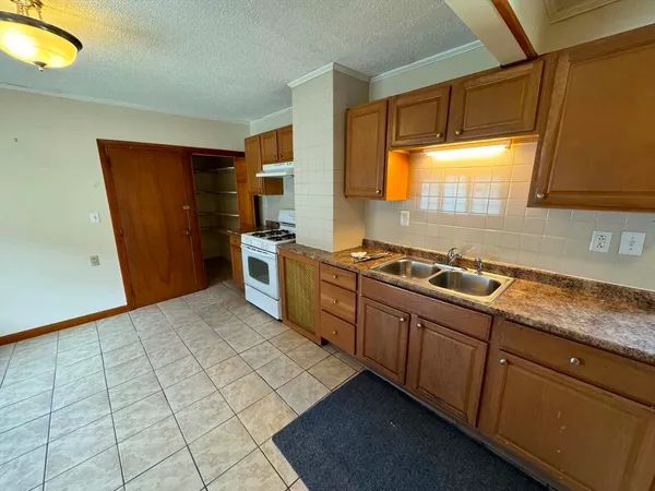 $3,400 | 28 Quincy Street, Unit 2 (COPY), Somerville, MA 02143