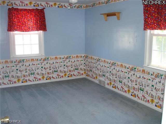 4076 Charlton Road Cleveland, OH 44121 - Photo 14 of 16