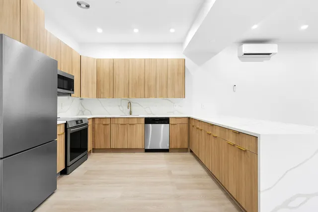 $11,500 | 98 Graham Avenue, Unit 3 | Williamsburg