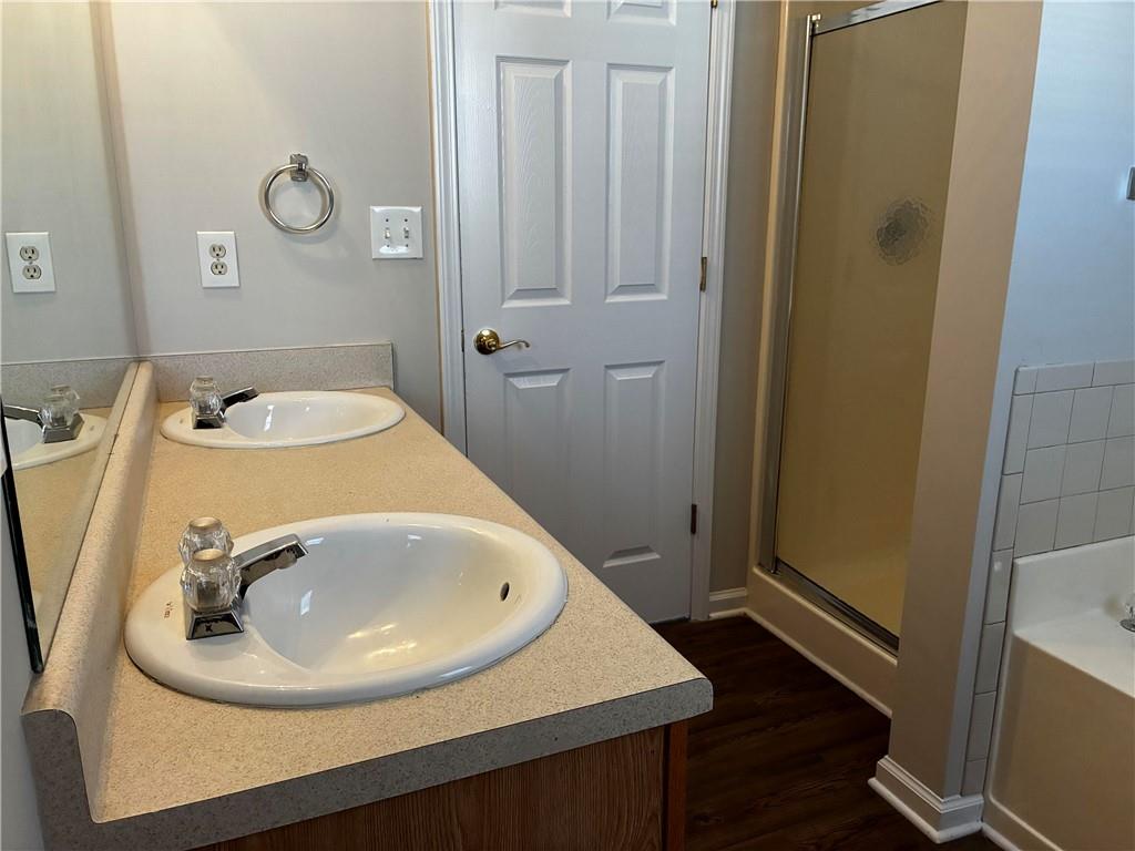 337 Madison Avenue Hampton, GA 30228 - Photo 21 of 32 a bathroom with a sink and a mirror