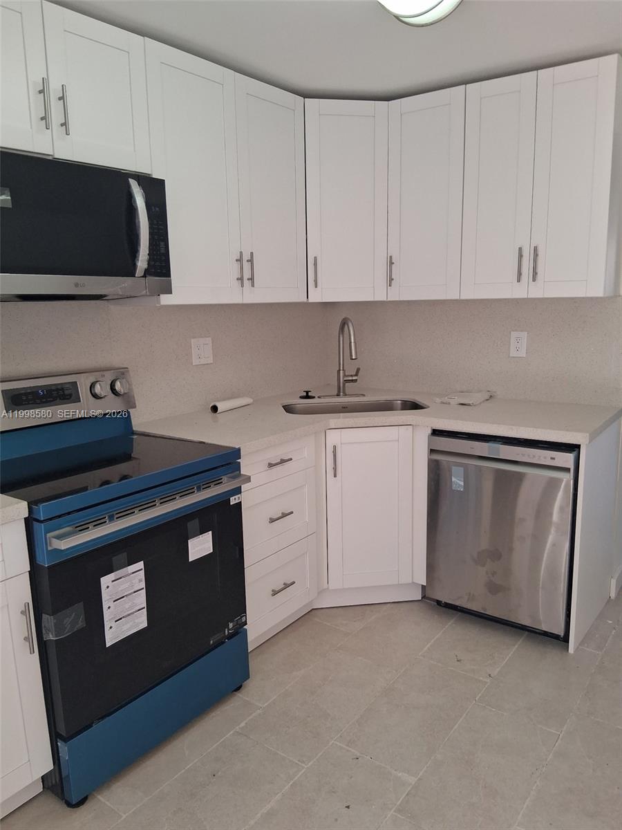 10029 Southwest 77th Court Miami, FL 33156 - Photo 4 of 18
