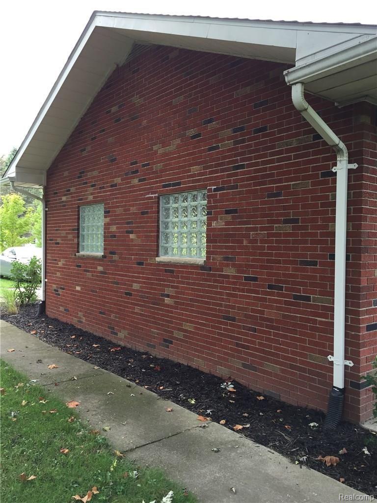 19923 Karr Road Belleville, MI 48111 - Photo 29 of 45 456.JPG