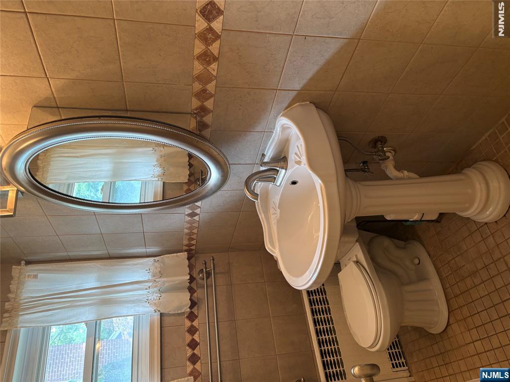 35 Knickerbocker Road Closter, NJ 07624 - Photo 6 of 11