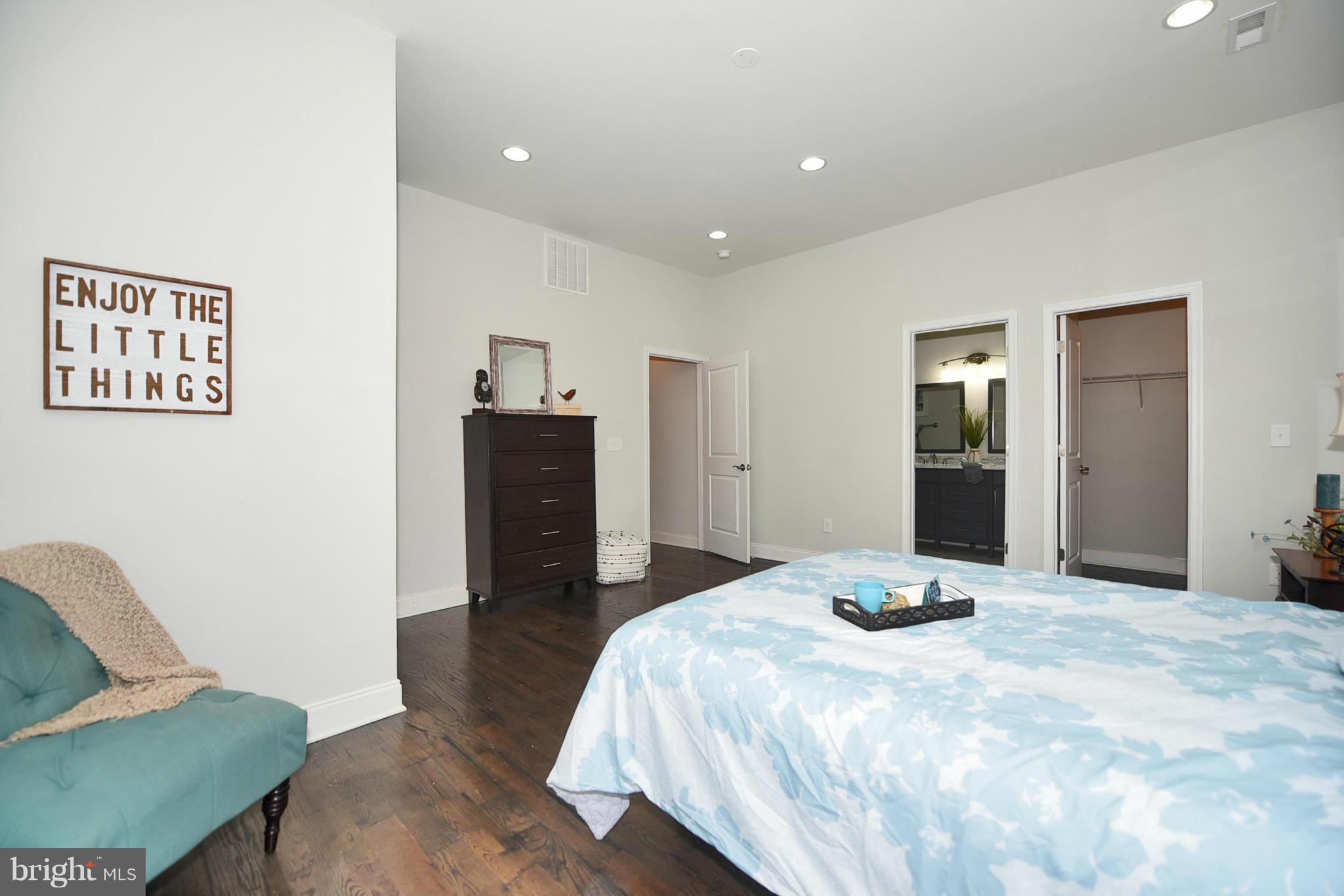 809 Cedarcroft Road Baltimore, MD 21212 - Photo 17 of 26 a bedroom with a bed and a couch